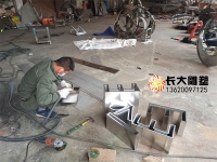 不銹鋼發(fā)光字體雕塑制作中