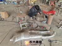 長(zhǎng)大不銹鋼抽象人物雕塑制作中~